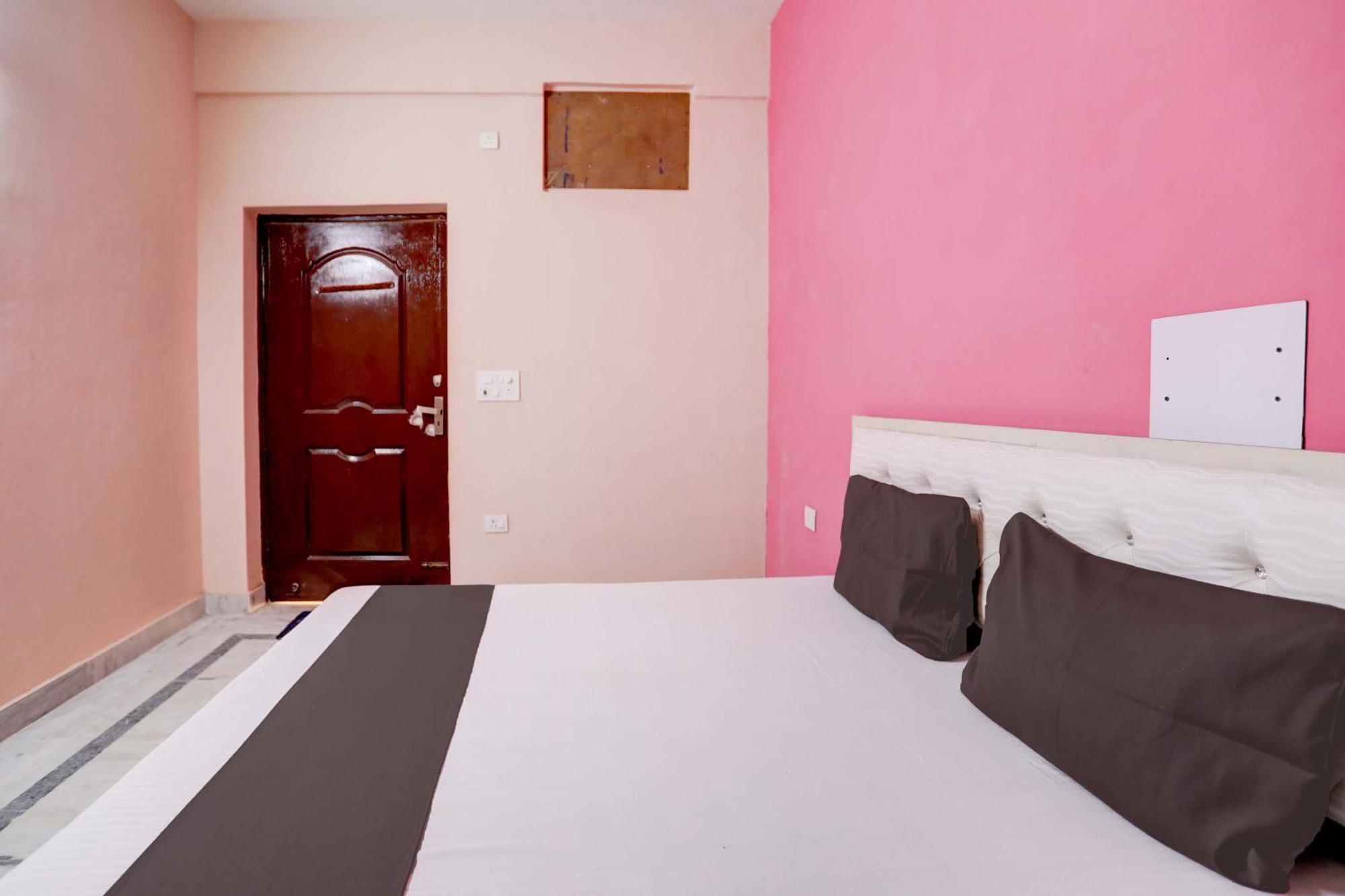 Hotel O Tilak Hotel 24 Sector 27 Near By Vinayak Hospital Gali No-6 Noida Buitenkant foto