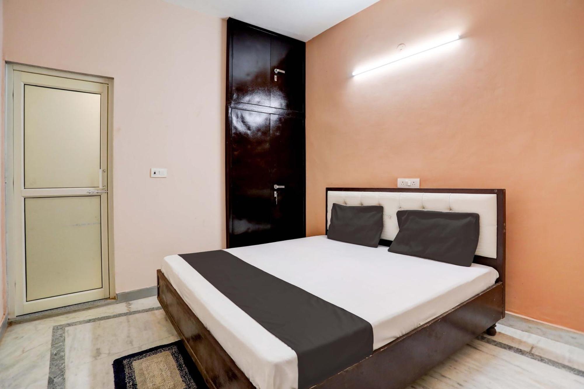Hotel O Tilak Hotel 24 Sector 27 Near By Vinayak Hospital Gali No-6 Noida Buitenkant foto