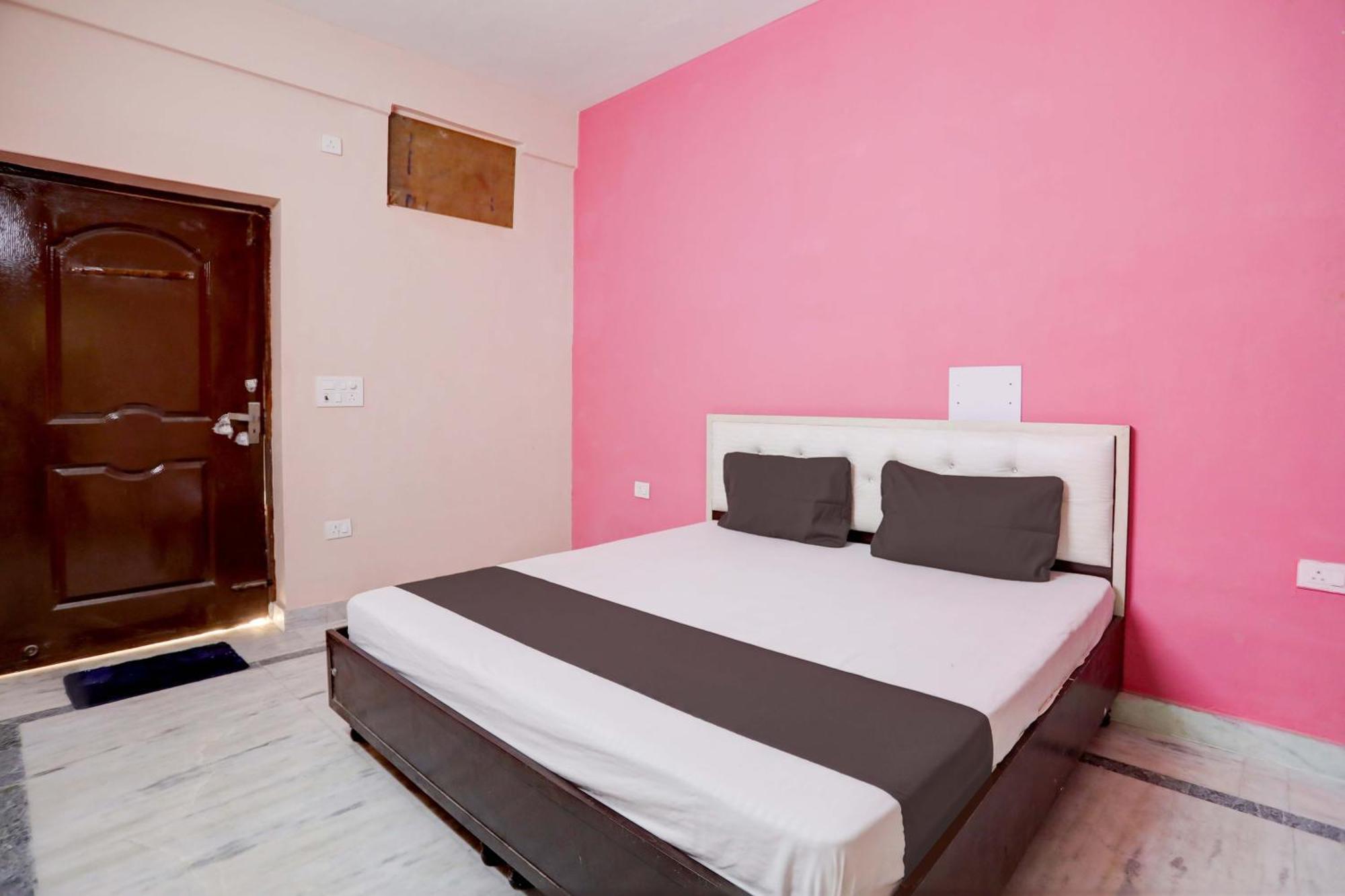 Hotel O Tilak Hotel 24 Sector 27 Near By Vinayak Hospital Gali No-6 Noida Buitenkant foto