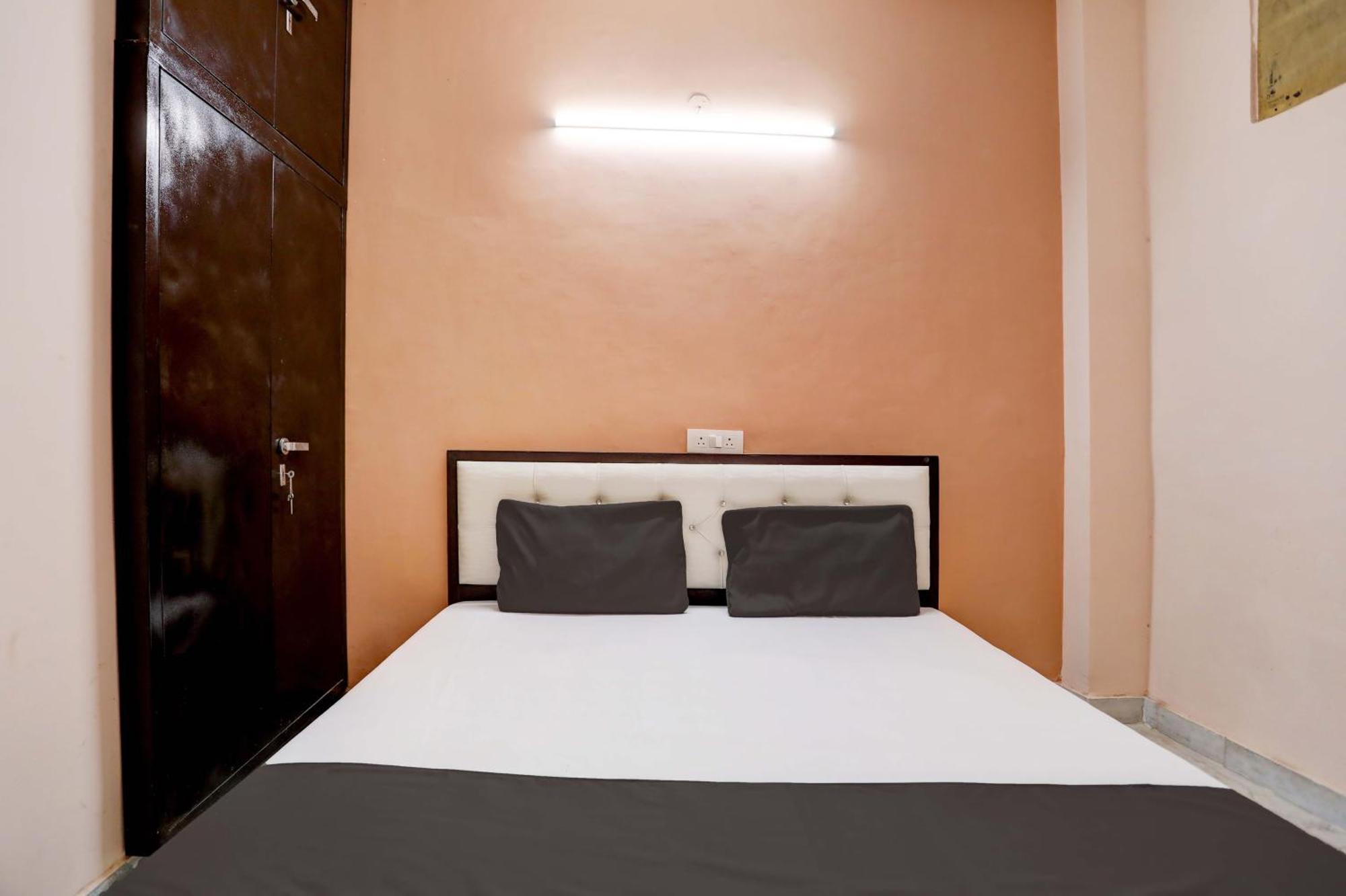 Hotel O Tilak Hotel 24 Sector 27 Near By Vinayak Hospital Gali No-6 Noida Buitenkant foto