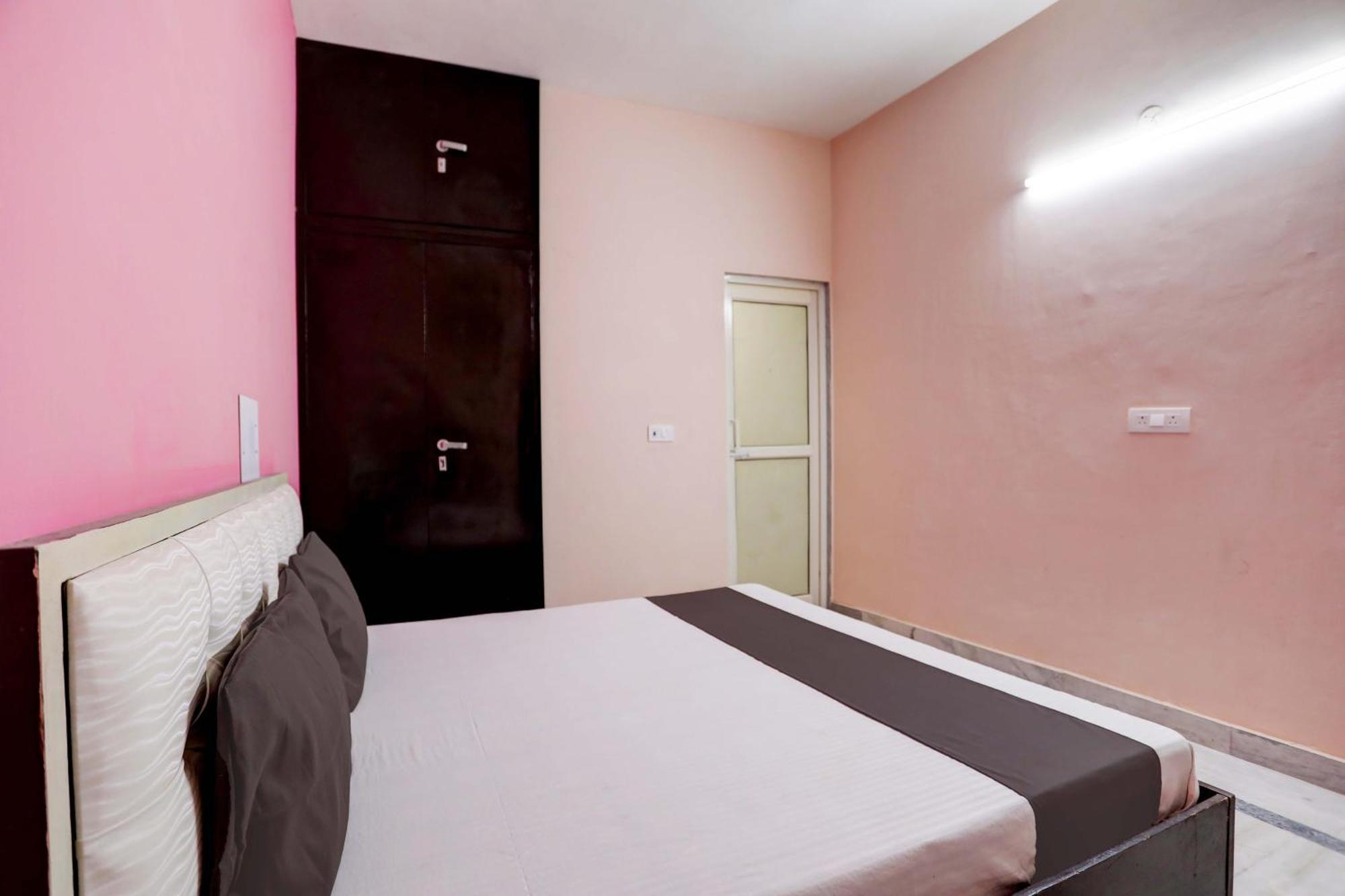 Hotel O Tilak Hotel 24 Sector 27 Near By Vinayak Hospital Gali No-6 Noida Buitenkant foto