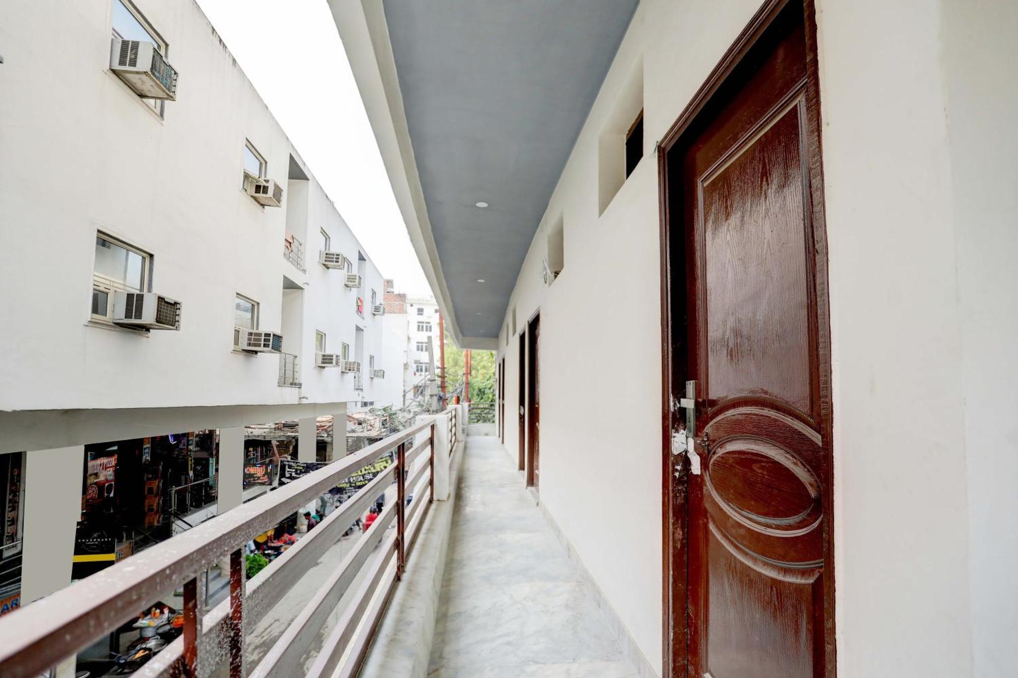 Hotel O Tilak Hotel 24 Sector 27 Near By Vinayak Hospital Gali No-6 Noida Buitenkant foto
