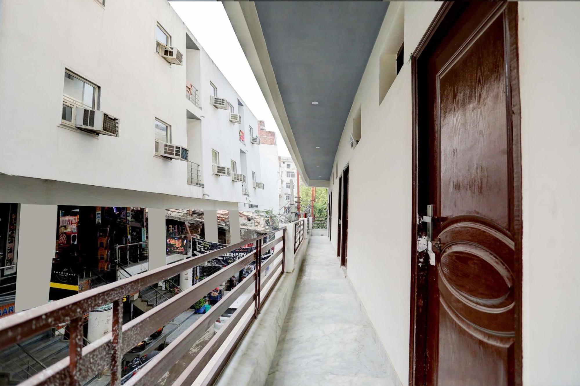 Hotel O Tilak Hotel 24 Sector 27 Near By Vinayak Hospital Gali No-6 Noida Buitenkant foto