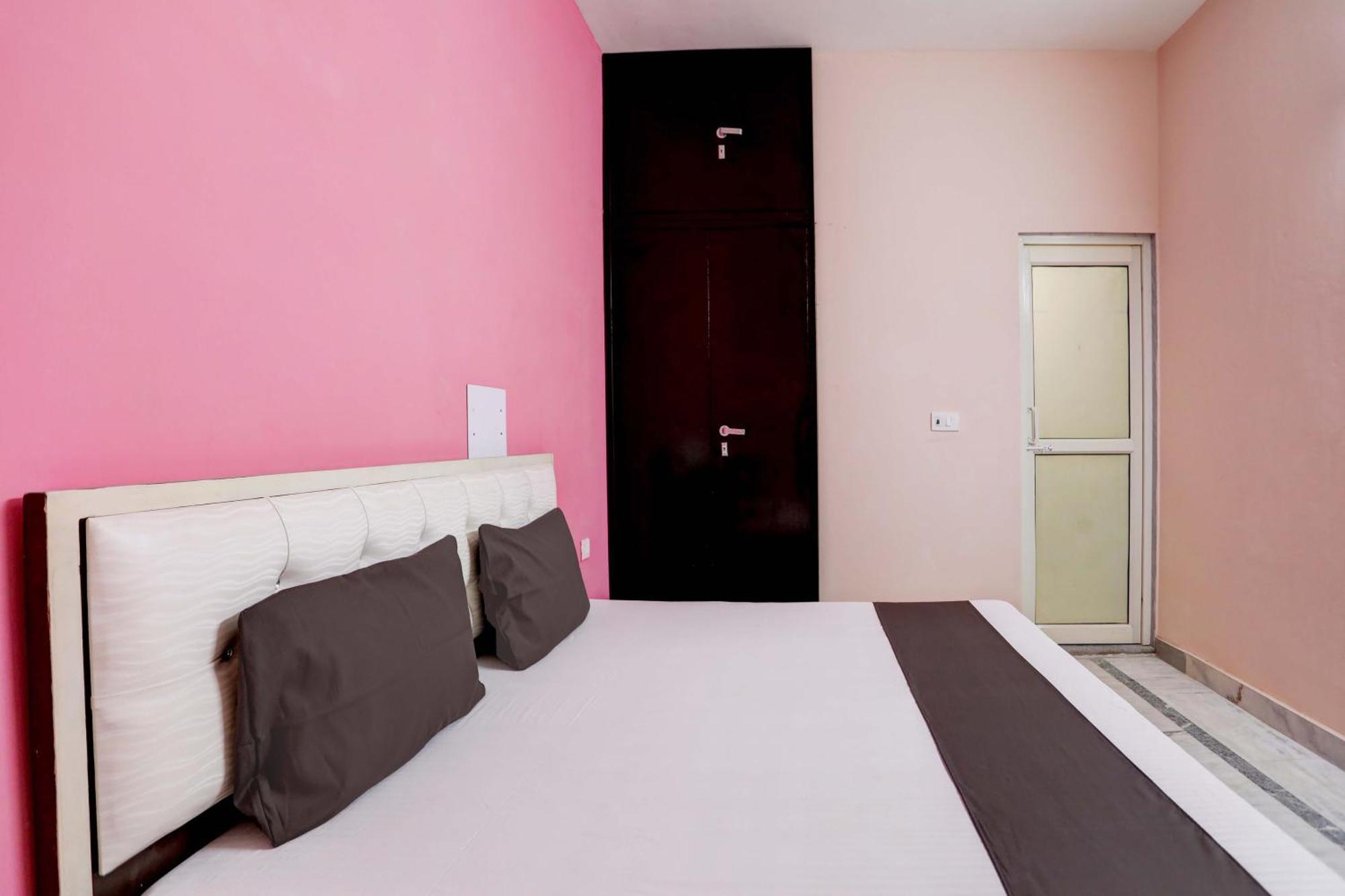 Hotel O Tilak Hotel 24 Sector 27 Near By Vinayak Hospital Gali No-6 Noida Buitenkant foto