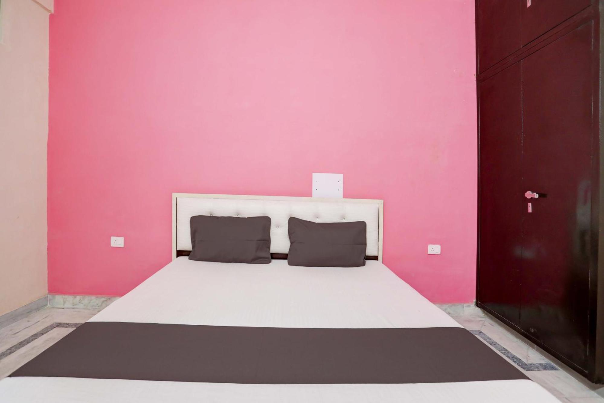 Hotel O Tilak Hotel 24 Sector 27 Near By Vinayak Hospital Gali No-6 Noida Buitenkant foto